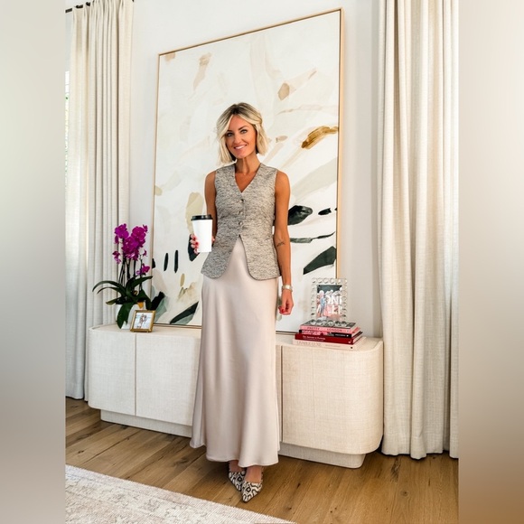 Astr Gray Sleeveless Top - Picture 1 of 3